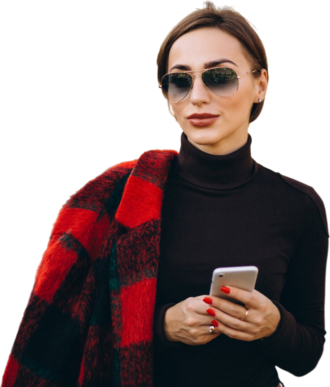 Kvinde der holder en telefon